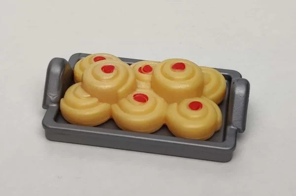 Bandeja de ensaimadas con cereza