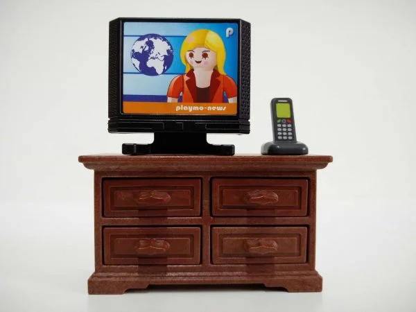 Mueble cajonero con TV