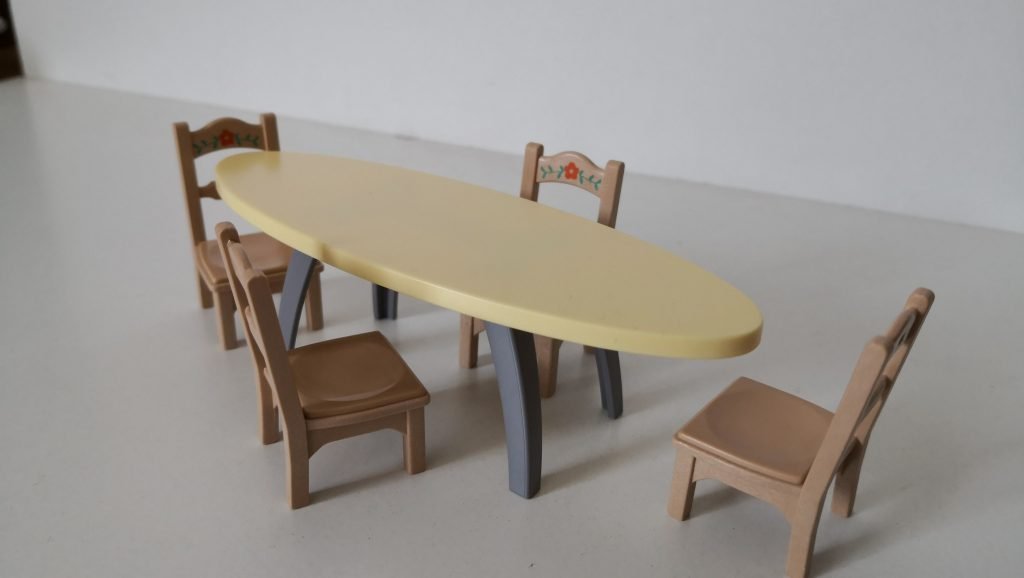 mesa ovalada con 4 sillas Playmobil