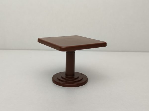 Mesa cuadrada marrón de Playmobil