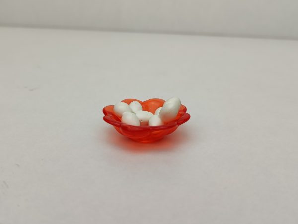 Cuenco rojo con huevos blancos de Playmobil