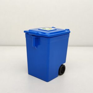 Cubo de basura de color azul