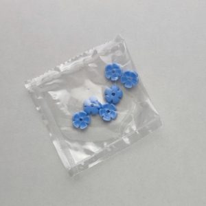 Bolsita de 6 petalos de color azul claro