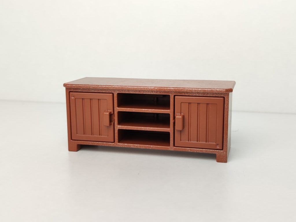 Mueble bajo con puertas de color marrón
