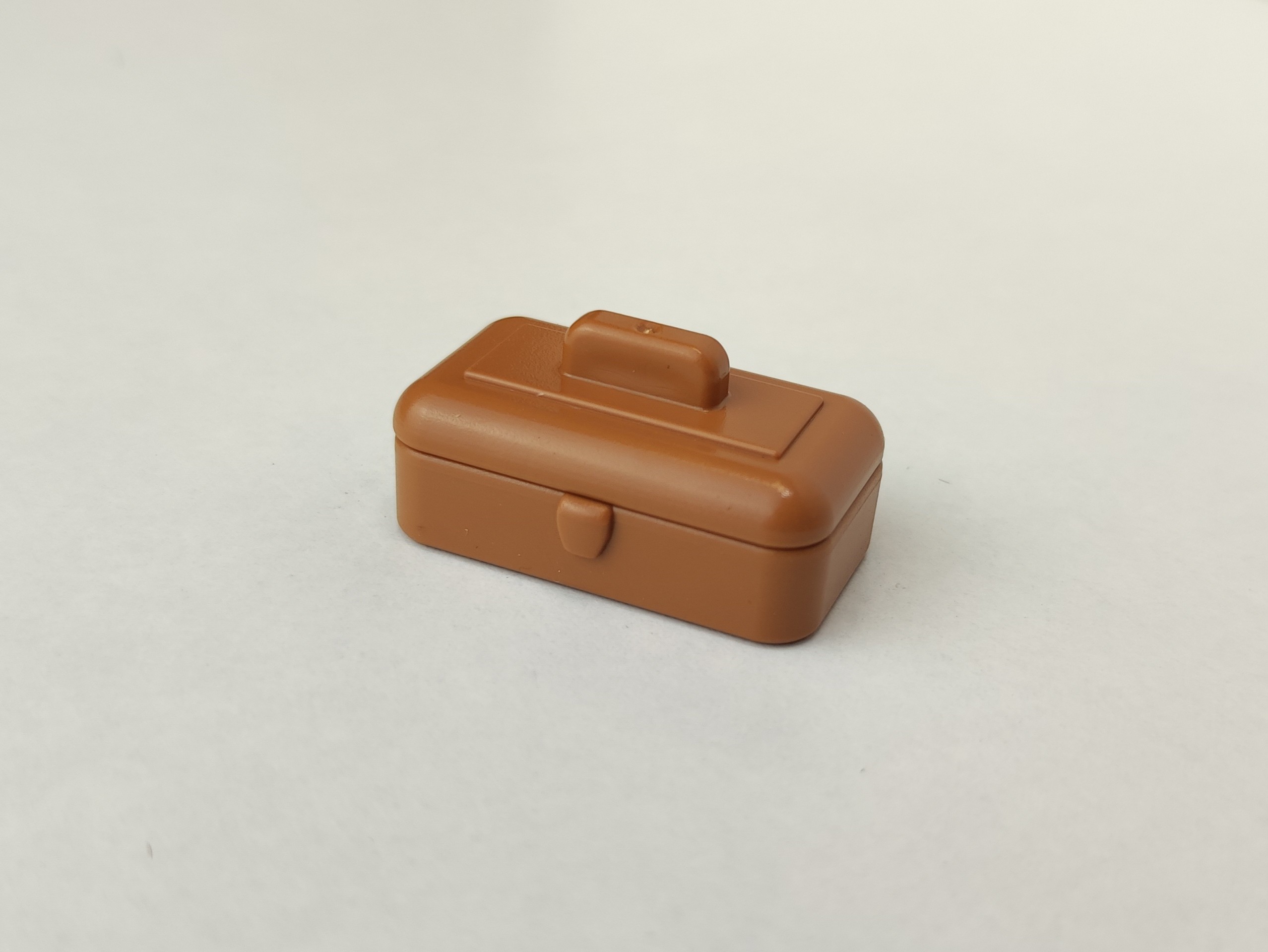 Caja con tapa de color marrón