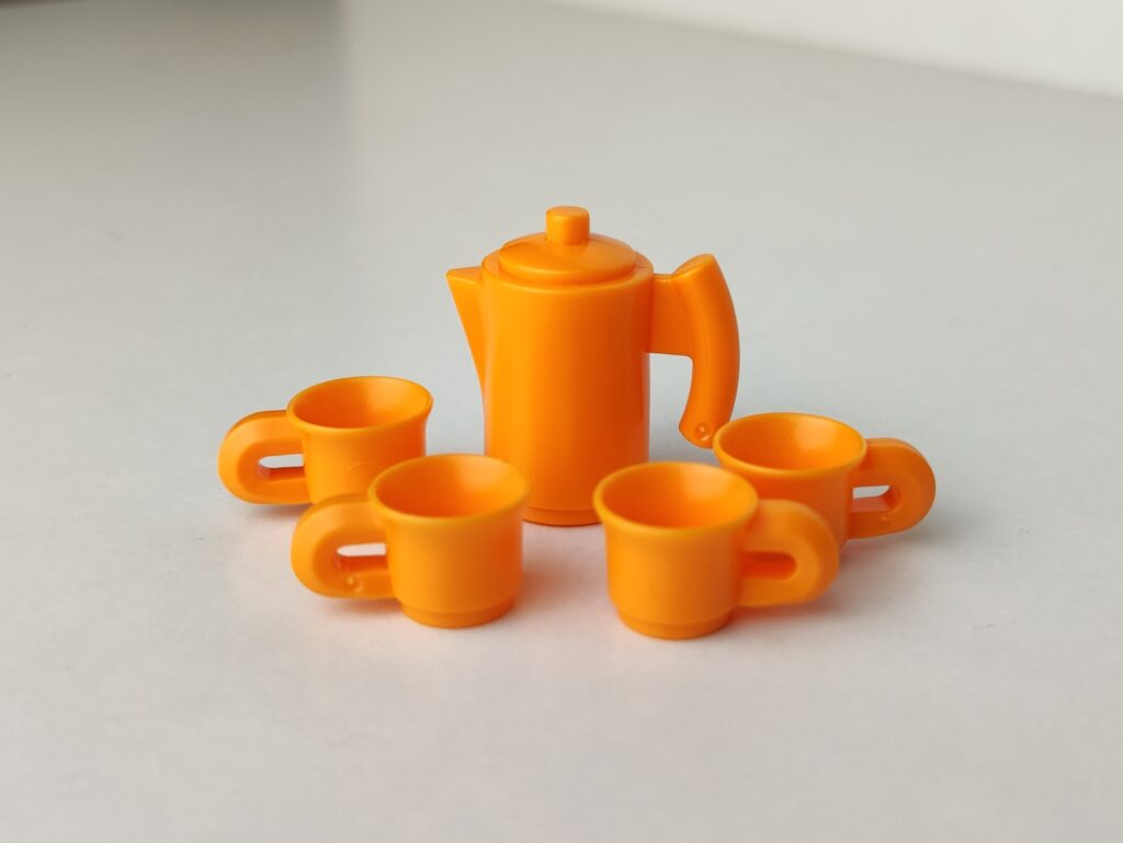 Lote de jarra con 4 tazas de color naranja