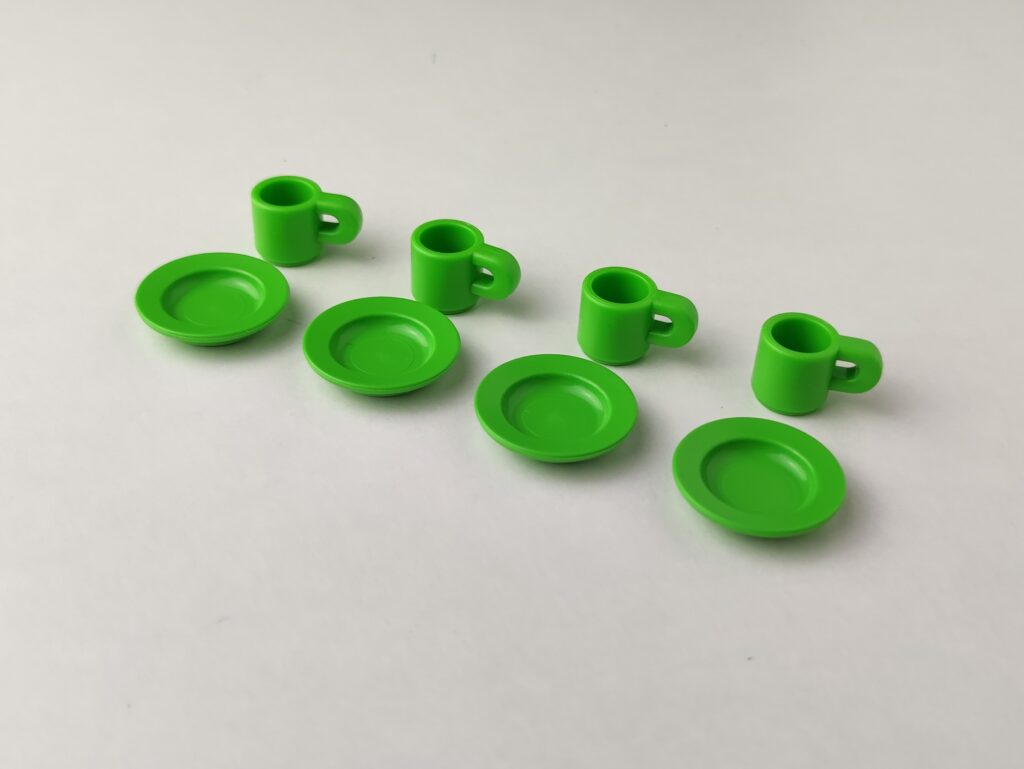 Lote de 4 tazas y 4 platos de color verde