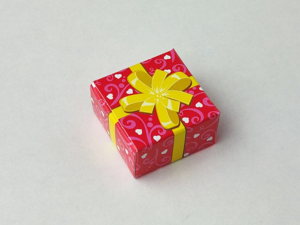 Cajita en miniatura de regalo lazo amarillo