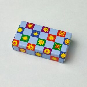 Cajita en miniatura de regalo cuadritos