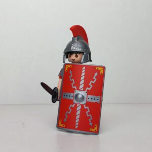 Romano con escudo y espada