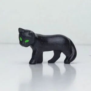 Gato andando de color negro