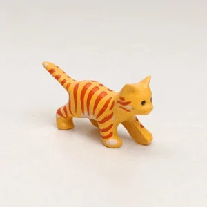 Gatito amarillo con rayas