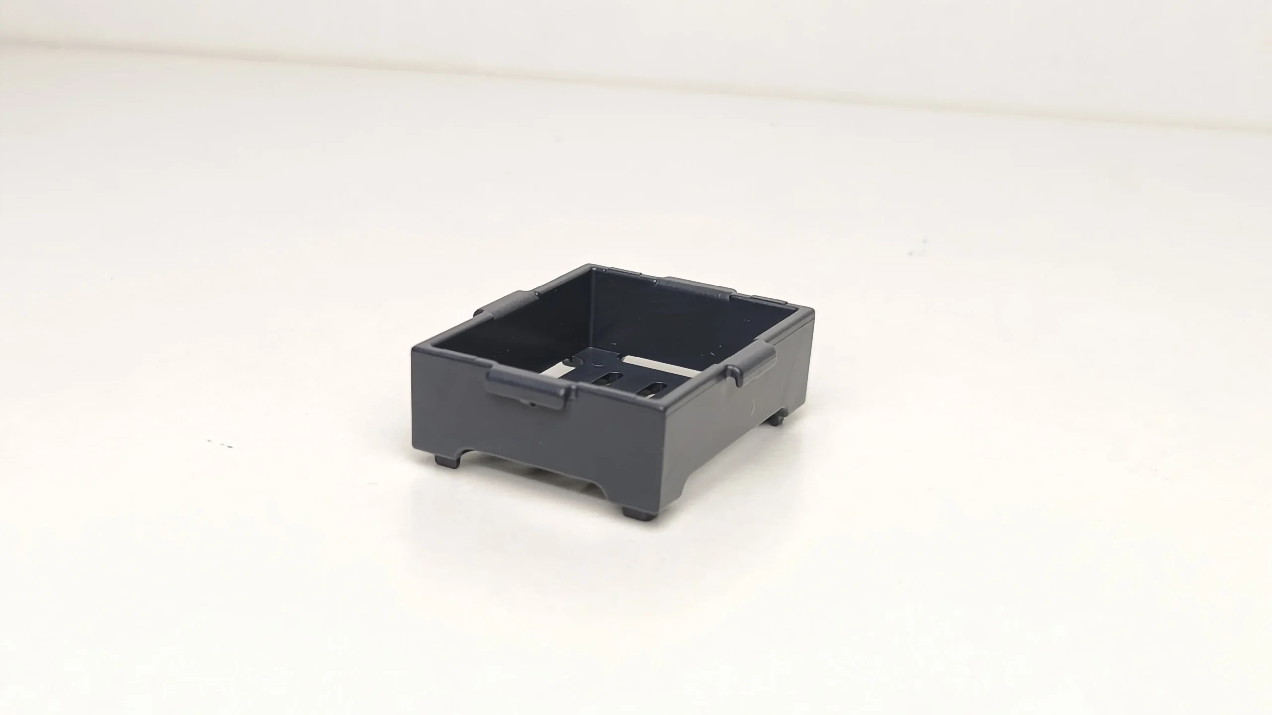 Caja de verdura de color negro