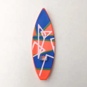 Tabla de surf rosa con azul