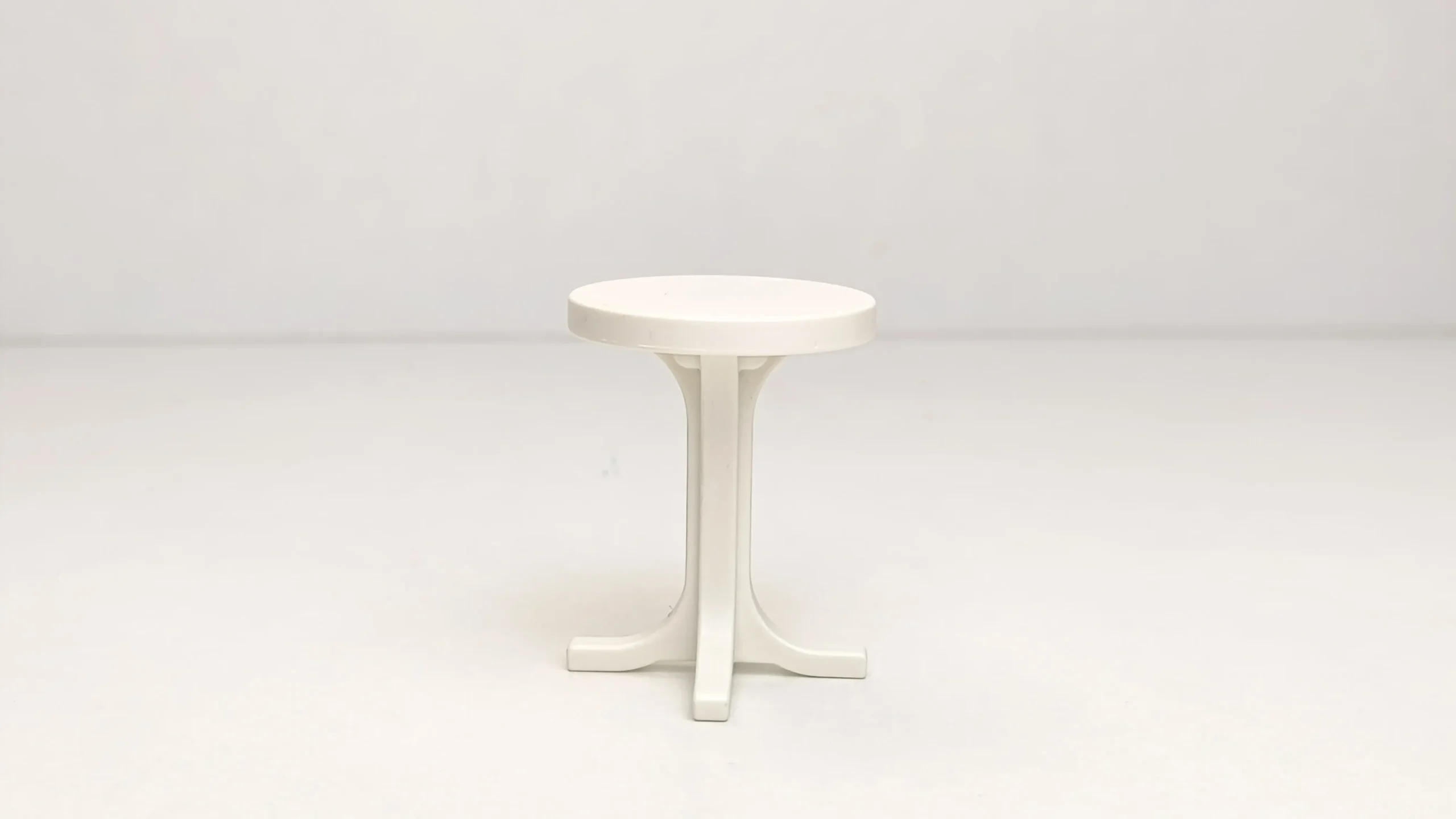 Mesa alta blanca