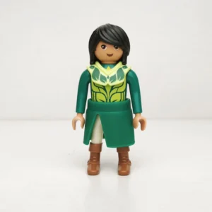 Chica de Ayuma con falda verde