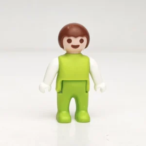 Bebé castaño con vestido verde