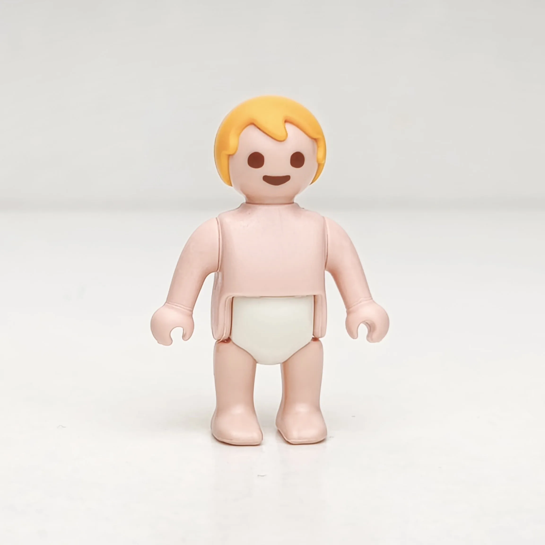 Bebé con pañales