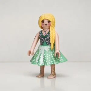 Chica con falda de vuelo verde